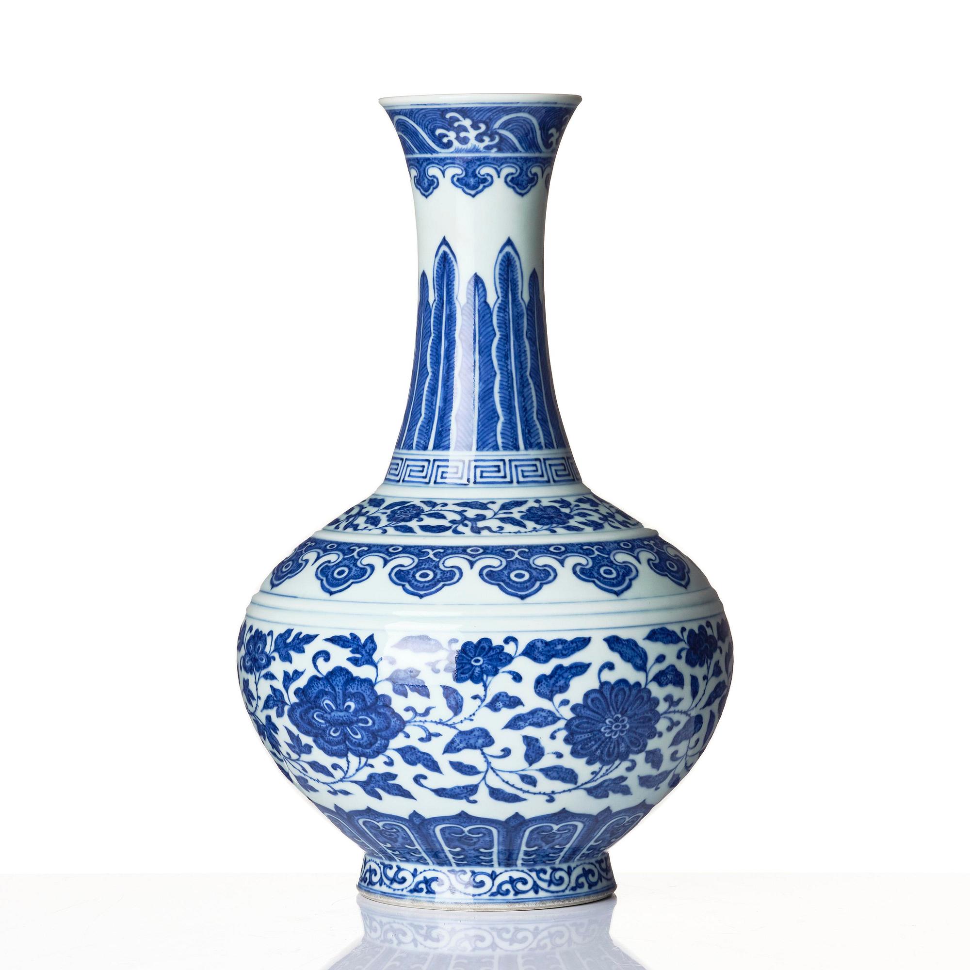 Vas, porslin. Qingdynastin med Guangxus sigillmärke och period (1875-1908).