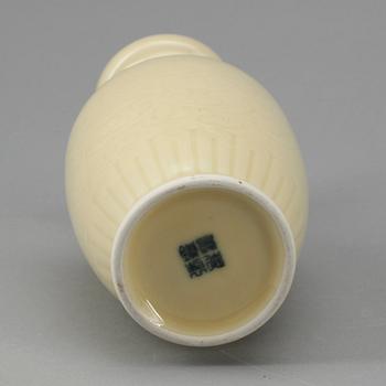 VAS, porslin, Kina. Modern tillverkning.