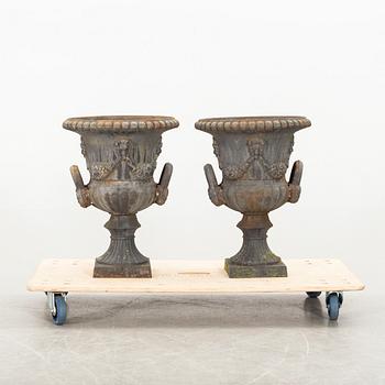 TRÄDGÅRDSURNOR ett par gjutjärn 1900-tal.