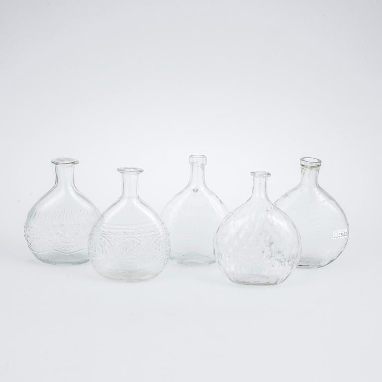 FLASKOR, 5 st, glas, 1800-tal.