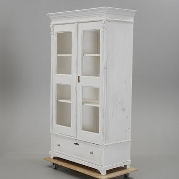 VITRINSKÅP, 1900-talets början.