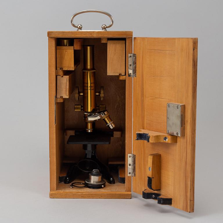 A 20th century microscope , Ernst Leitz, Wetzlar.