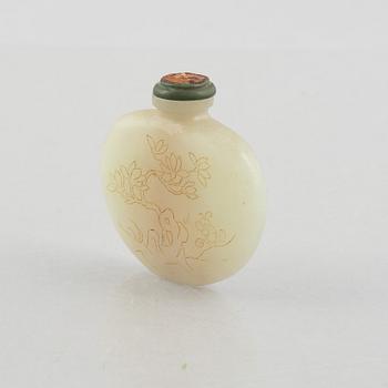 A group of three Chinese stone snuffbottles, 20th century.