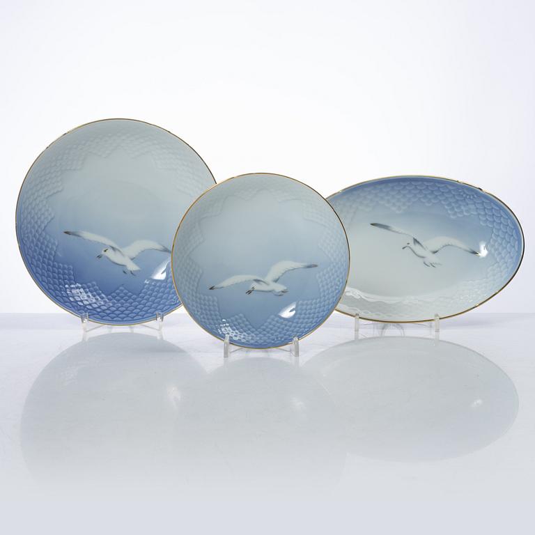 A 62 piece "Måsen" service, Bing & Grøndahl.