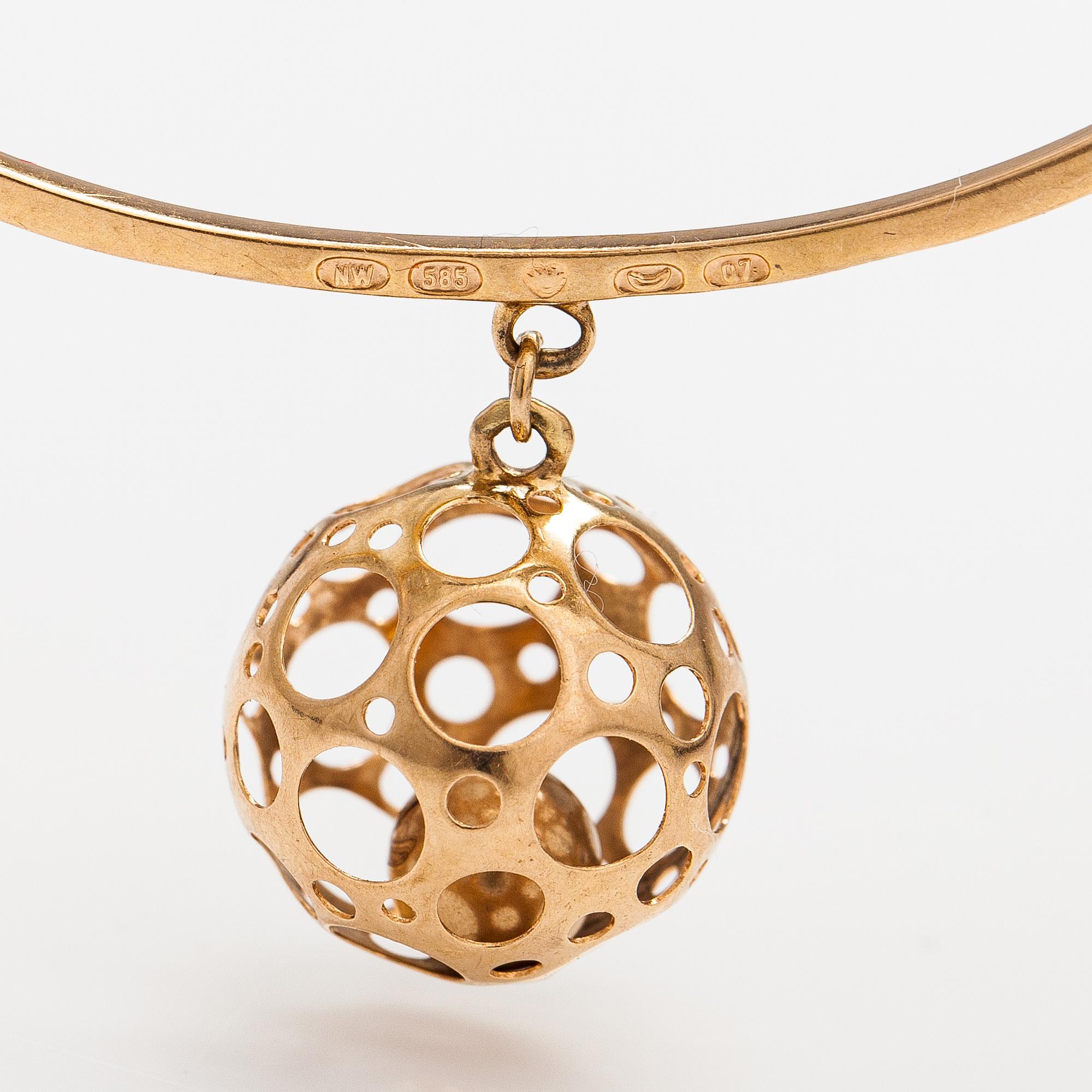 Liisa Vitali, A 14K gold bracelet "Leppäkerttu". Westerback, Helsinki 1969.