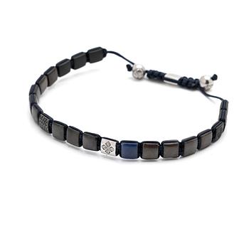 Shamballa bracelet in 18K gold, sapphires and diamonds.