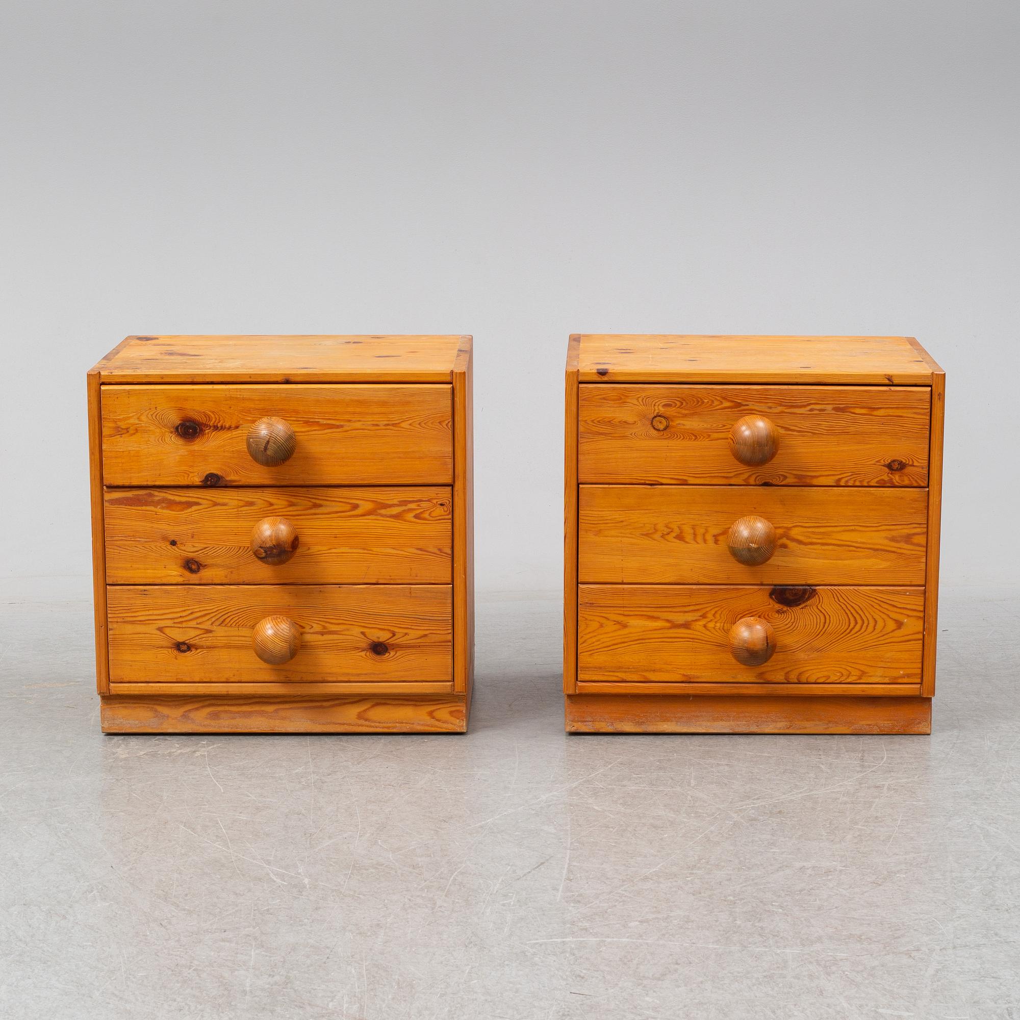 SÄNGBORD, ett par, 1900-talets andra hälft.