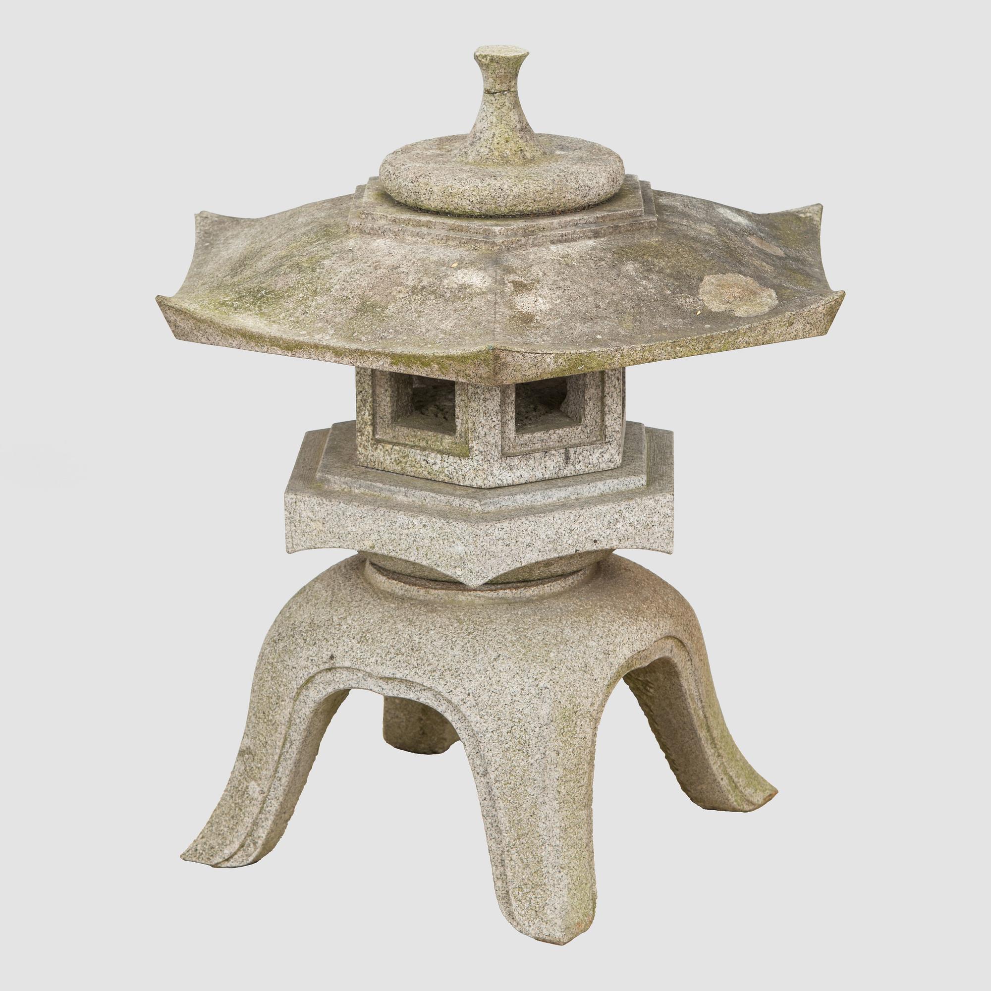 Puutarhalyhty, yukimi-dōrō, Japani.