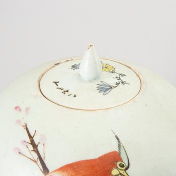 A set of two Chinese porcelain urns first half of the 20th century.