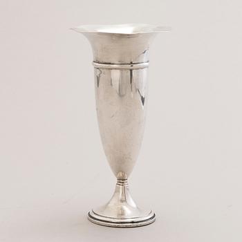 A sterling silver trumpet vase, mark of Preisner, Usa.