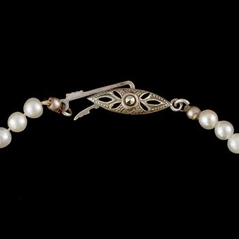 COLLIER, odlade pärlor med silverlås, 1900-tal.