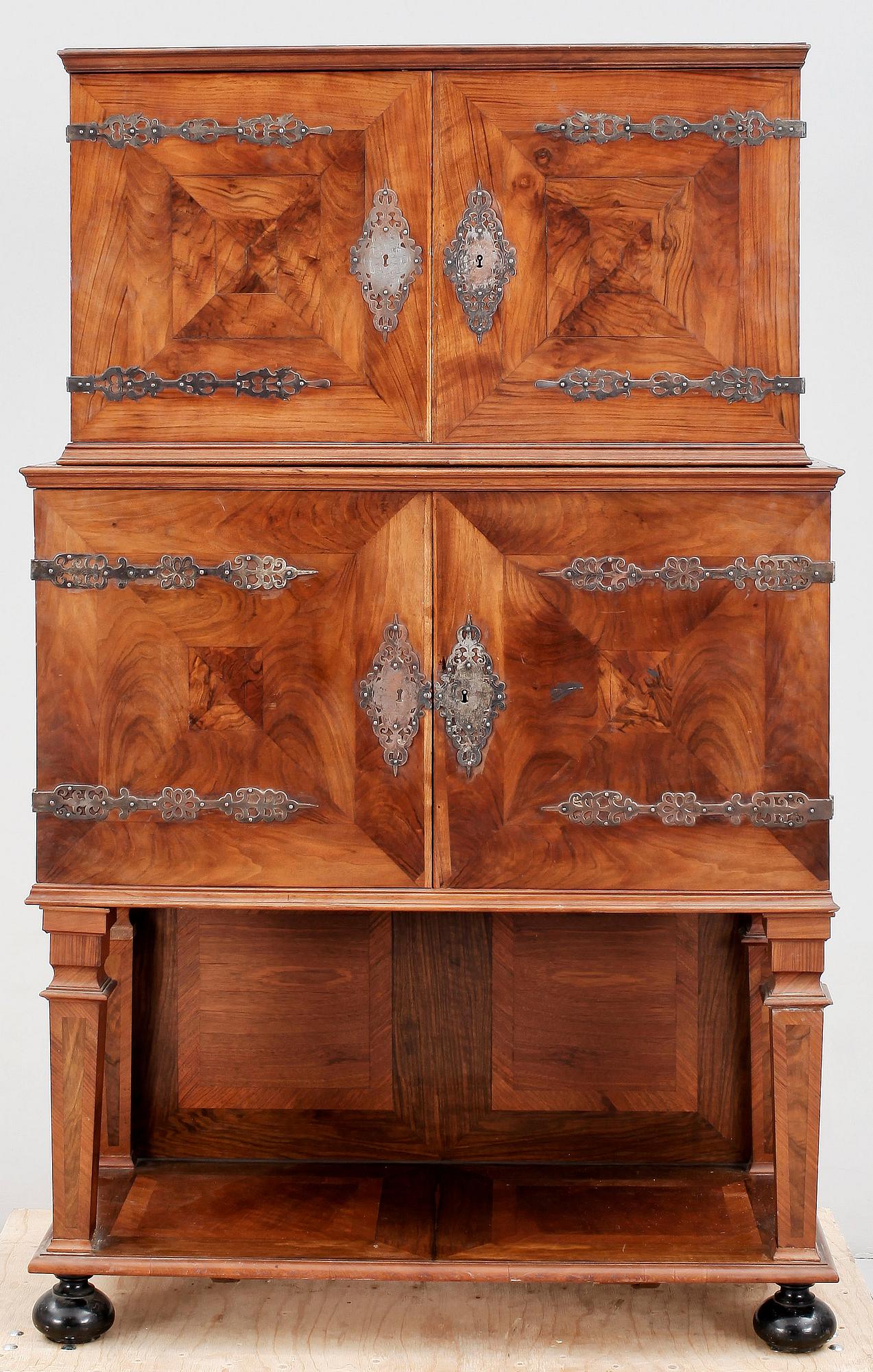 SKÅP, delvis barock och 1600/1700-tal.