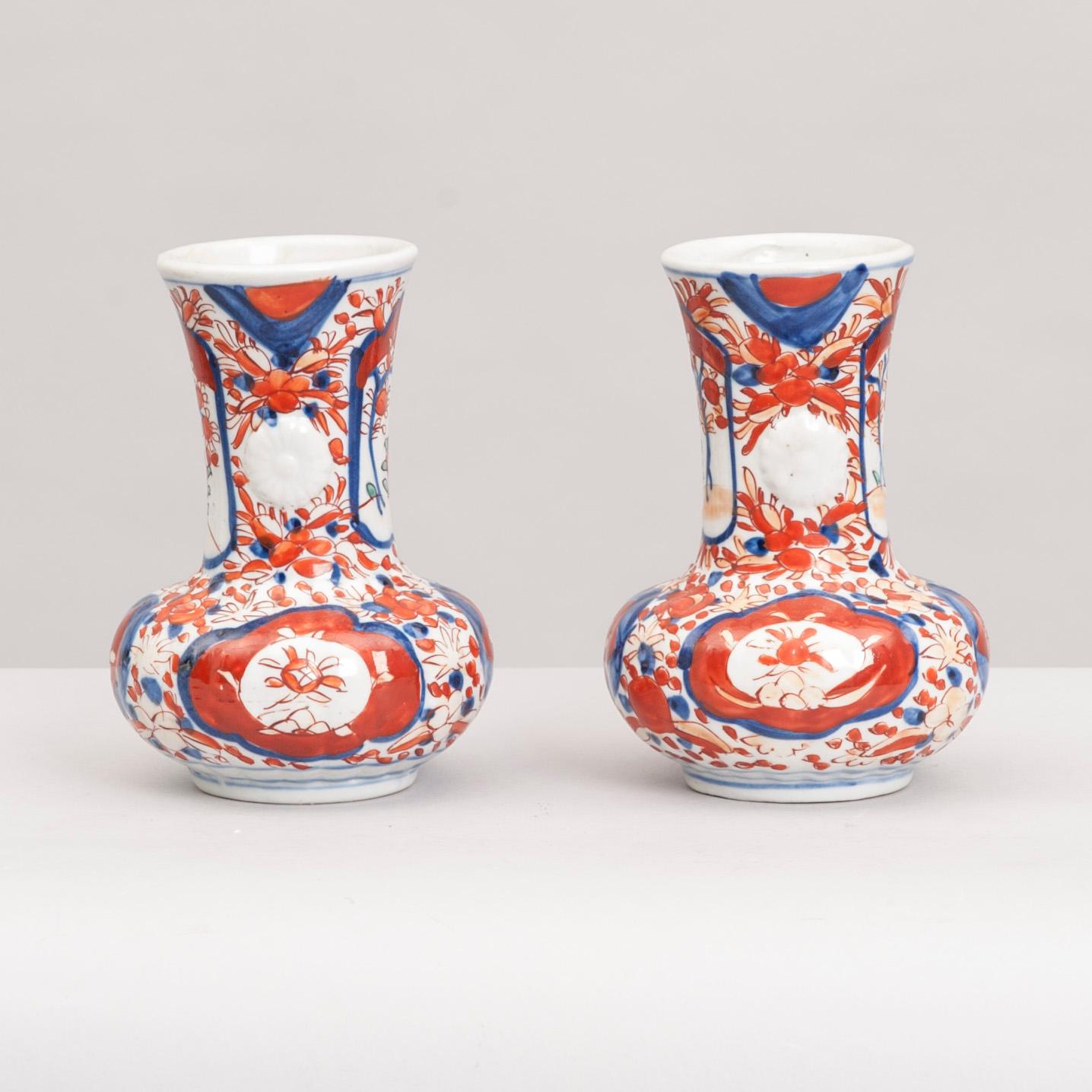 VASER, 2 st, porslin, Imari, Japan, 1900-tal.