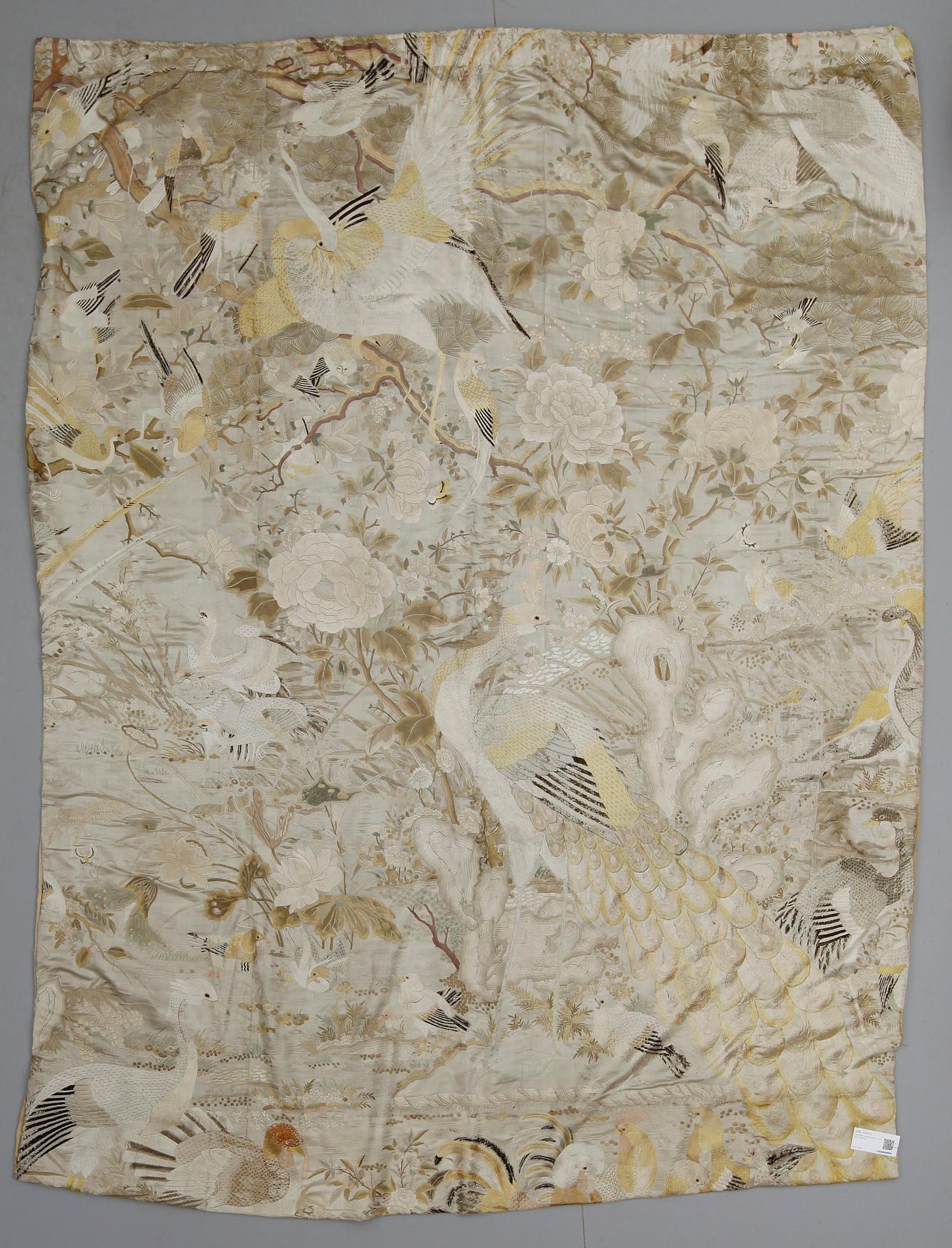 DRAPERI, sidenbroderi, Kina, 1800-/1900-tal, ca 237 X 180 cm.