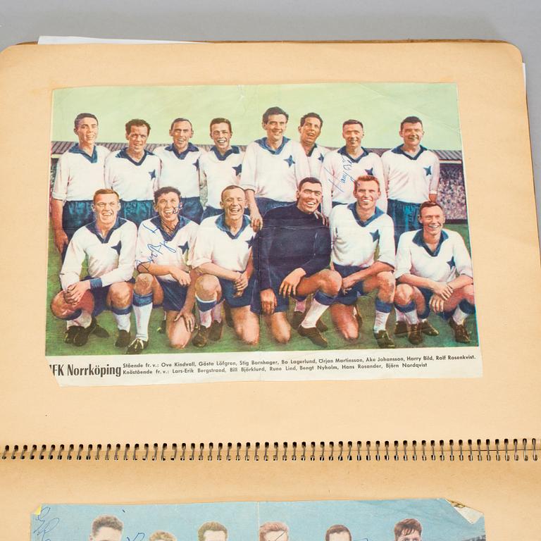 SAMLING FOTBOLLSAUTOGRAFER, bla Ryska landslaget -64, Benfica, Nacka Skoglund, Prawitz Öberg, 1960-70-tal.