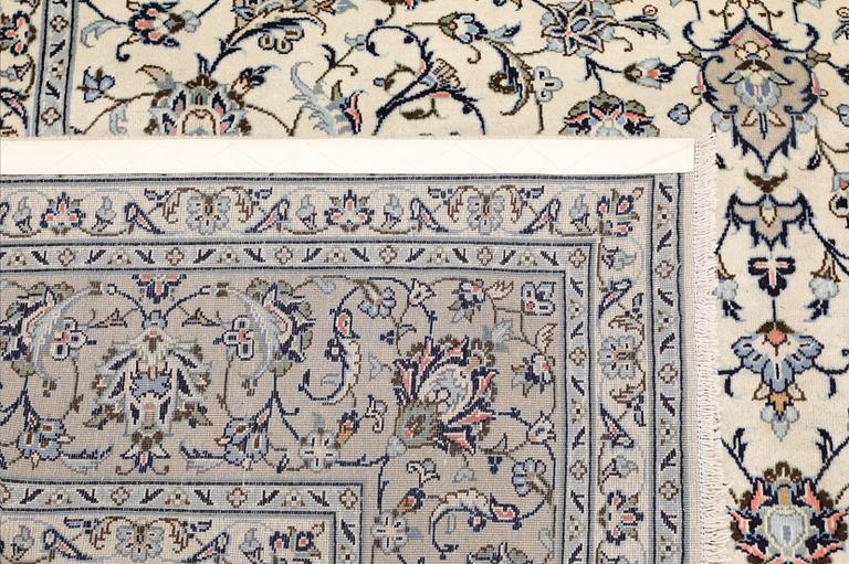 A Keshan carpet, approx. 355 x 250 cm.