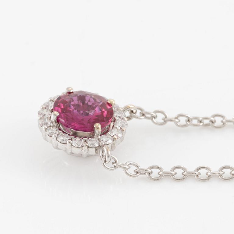 Necklace, 18K white gold with ruby and brilliant-cut diamonds.