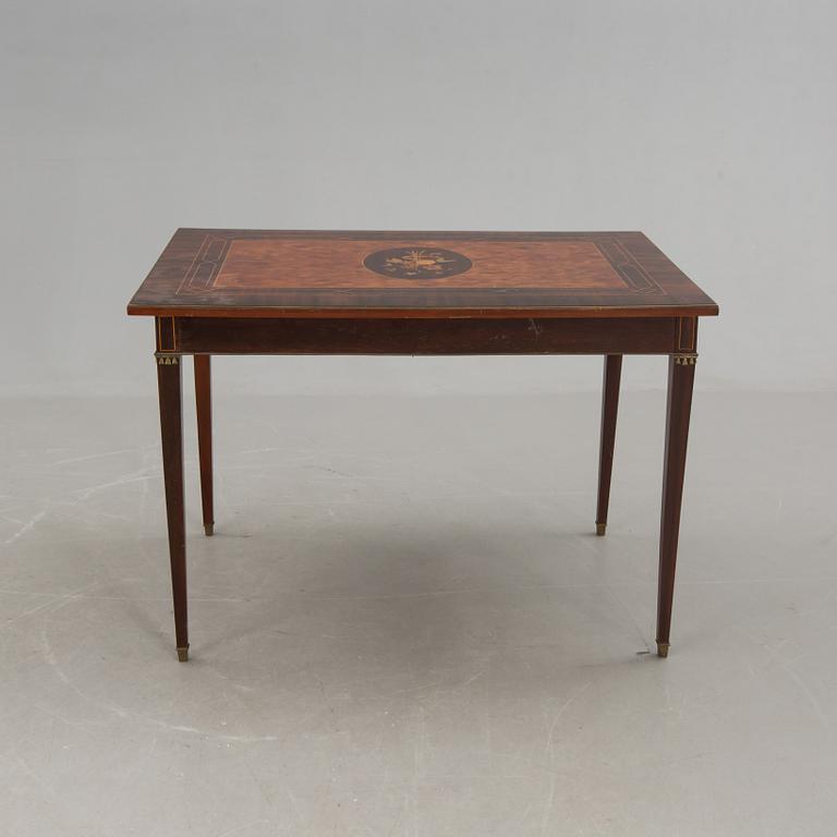 SKRIVBORD, gustaviansk stil. Omkring 1900.