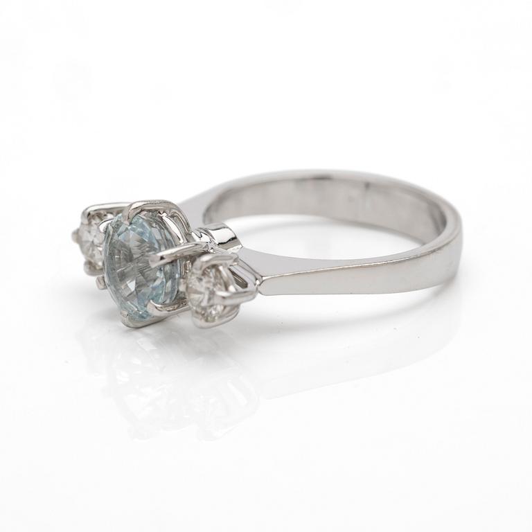 18K white gold ring with aquamarine and diamonds.
