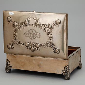 SKRIN med SPELPJÄSER, mestadels silver, CG Hallberg, 1919.