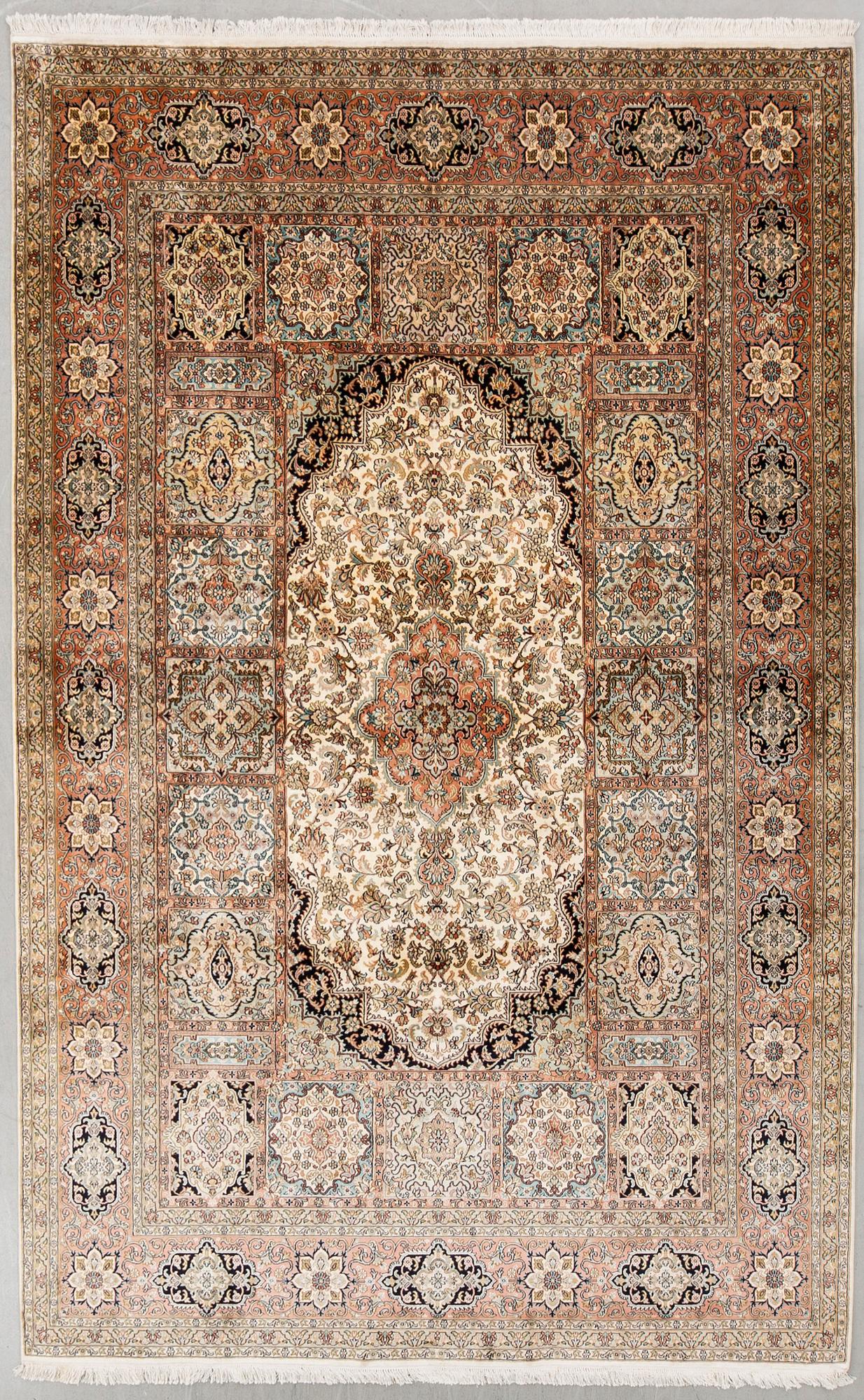 Carpet, Kashmir, 315 x 222 cm.