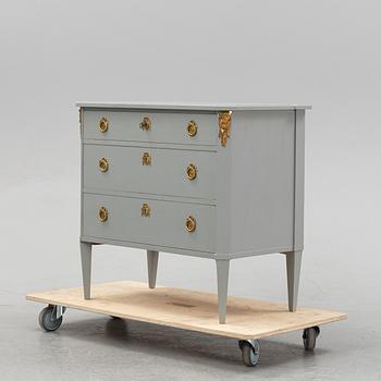 A painted Gustavian style chest of drawers, 20th Century.