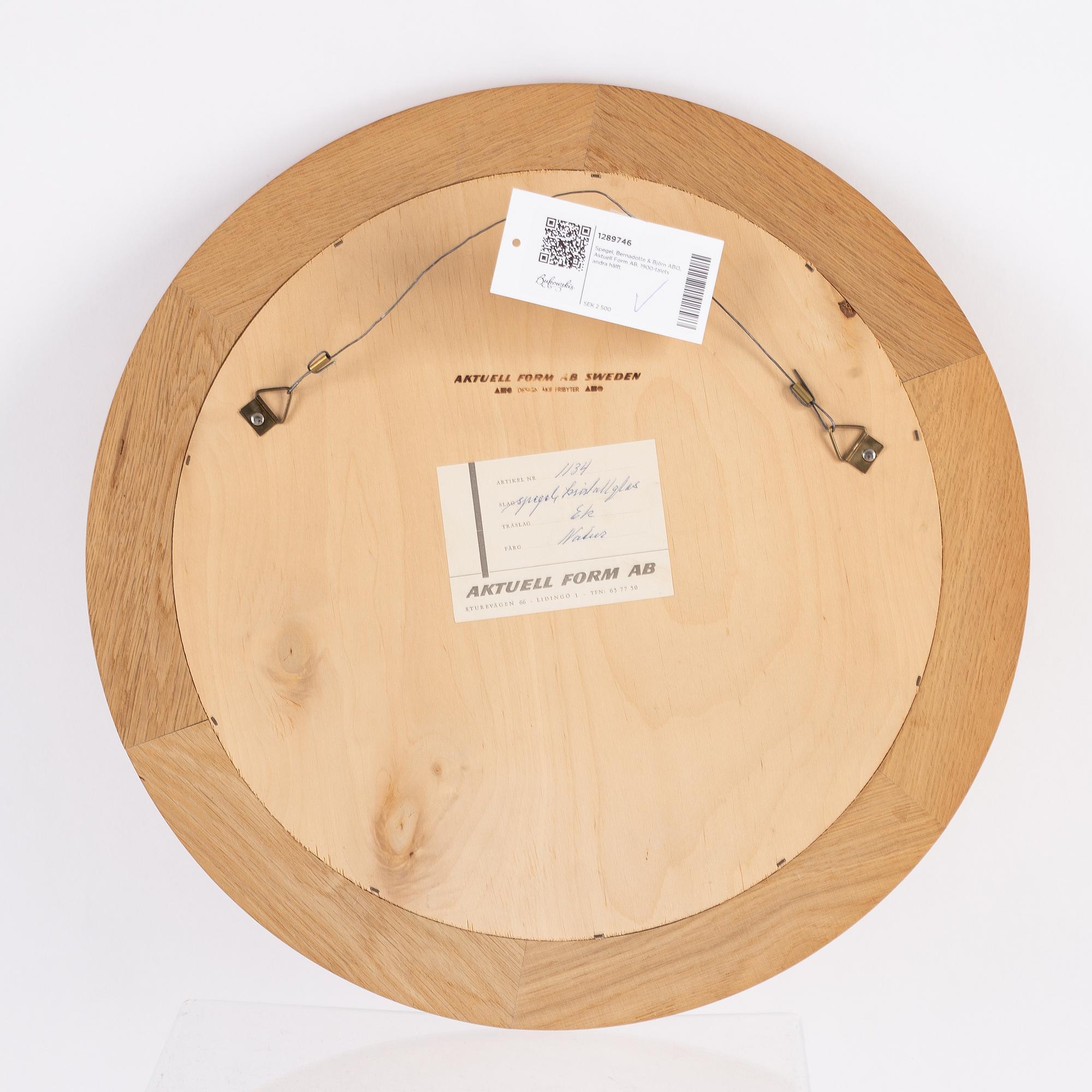 A round oak mirror by Åke Fribyter for Aktuell Form AB, second half of the 20th Century.
