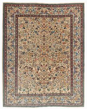 Carpet, Tabriz, 283 x 220 cm.