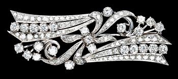 938. A platinum and diamond brooch, tot. app. 3 cts, 1940's.