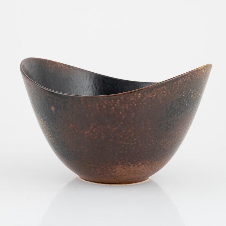 Gunnar Nylund, two stoneware bowls, Carl-Harry Stålhane, a stoneware vase, Rörstrand, Sweden.