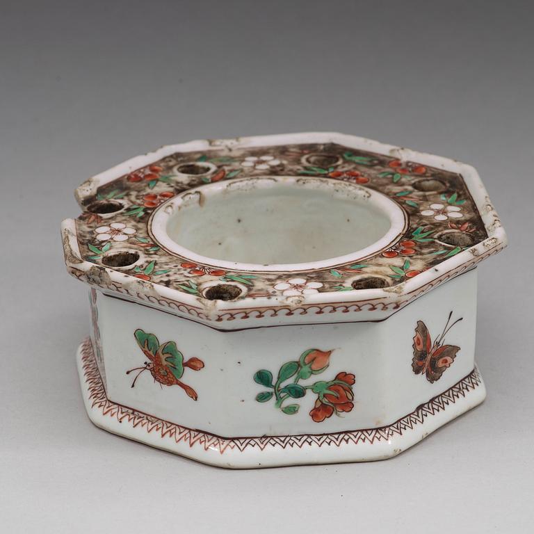 An enamelled inkstand, Qing dynasty, 18th Century.