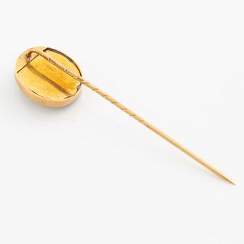 N L Dahlström & Co, kråsnål, 18K guld och lavasten camé, Örebro (verksamma 1913-1945).