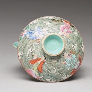 A famille rose enamelled cup with cover, Qing dynasty, 19th Century.