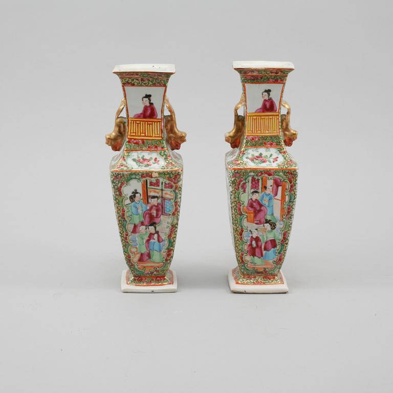 VASER, ett par, porslin, Kina, Kanton, 1800/1900-tal.
