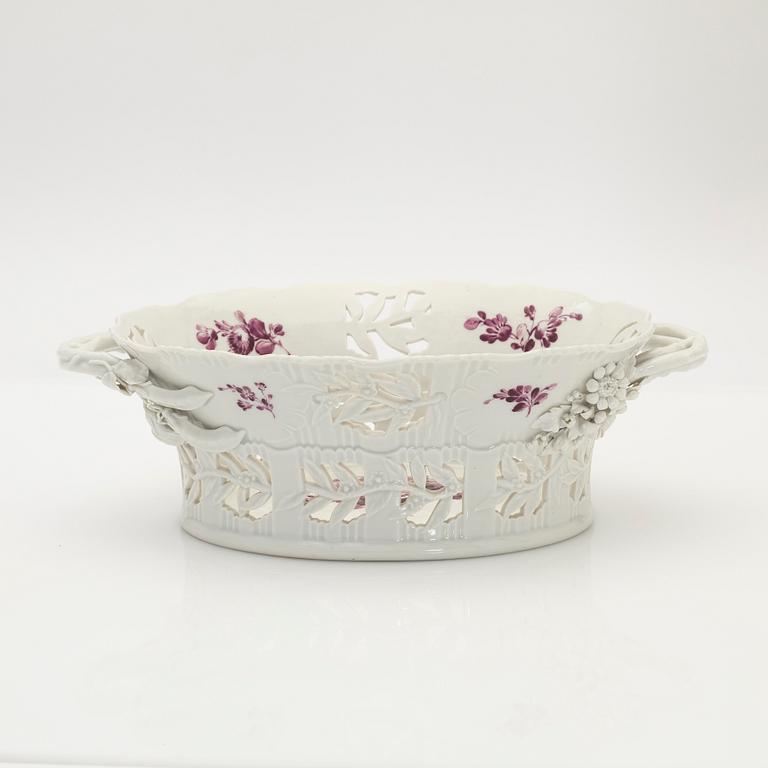 Royal Copenhagen, Jardinière, "Juliane-Marie", 1905.