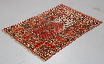 Matto, antique Melas prayer rug, ca 154-158 x 100-106 cm (as well as 1 and 3,5 cm flat weave at the ends), Anatolia.