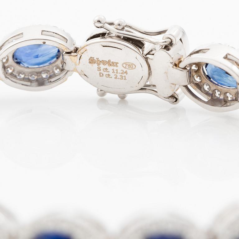 Bracelet 18K white gold with oval faceted sapphires and round brilliant-cut diamonds.