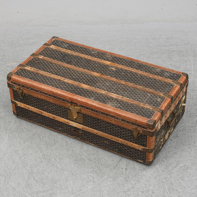 A Goyard vintage trunk from around 1900.