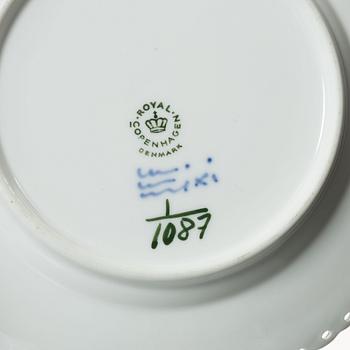 Te- och kaffeservis, 57 delar, porslin, "Musselmalet", Royal Copenhagen, Danmark.