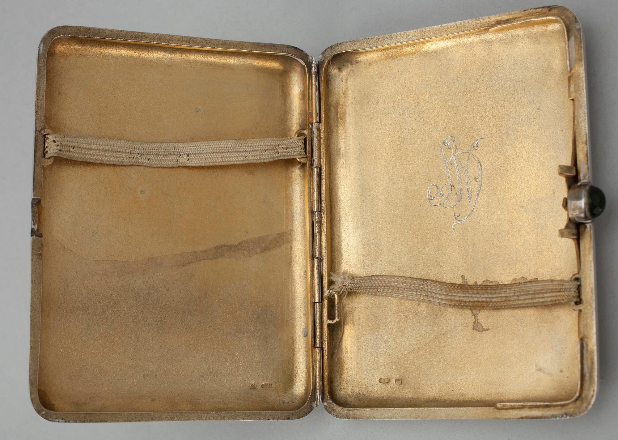 CIGARETTETUIER, 2 st, silver, Moskva 1927-1955 samt Helsingfors 1928. Tot. vikt 275 g.