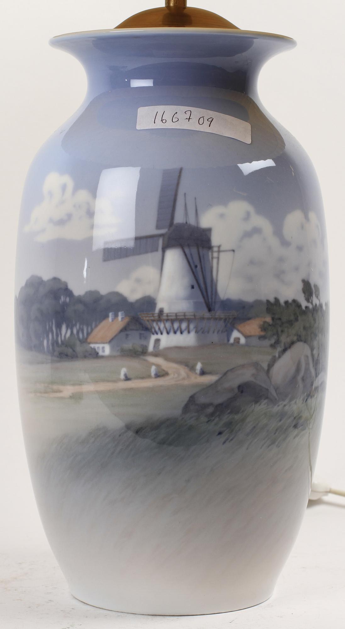 LAMPFOT, porslin. Kunglig dansk.
