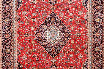 A Kashan carpet, c. 401 x 292 cm.