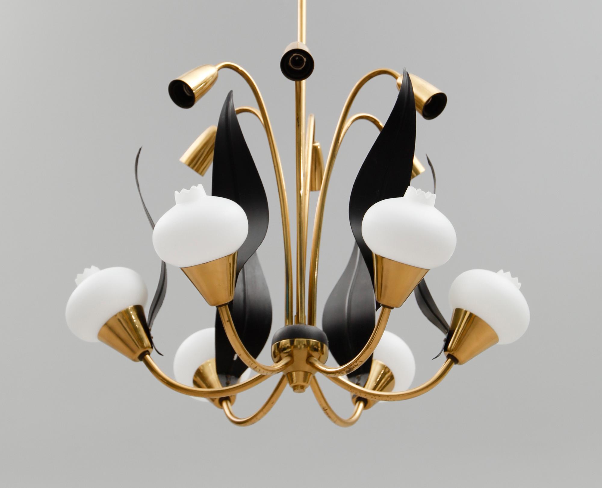 TAKLAMPA, 1900-talets andra hälft. Höjd 67 cm.