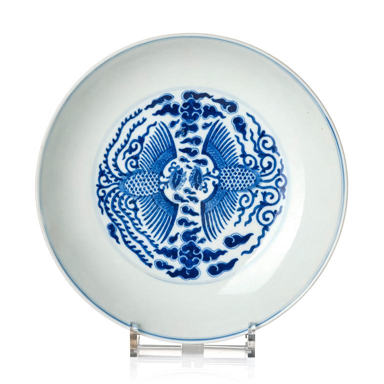 A blue and white phoenix dish, Qing dynasty, Guangxu mark and period (1875-1908).