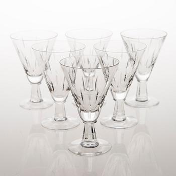 SAARA HOPEA, a 36-piece set of 'Inari' glassware for Nuutajärvi. Designed in 1953.
