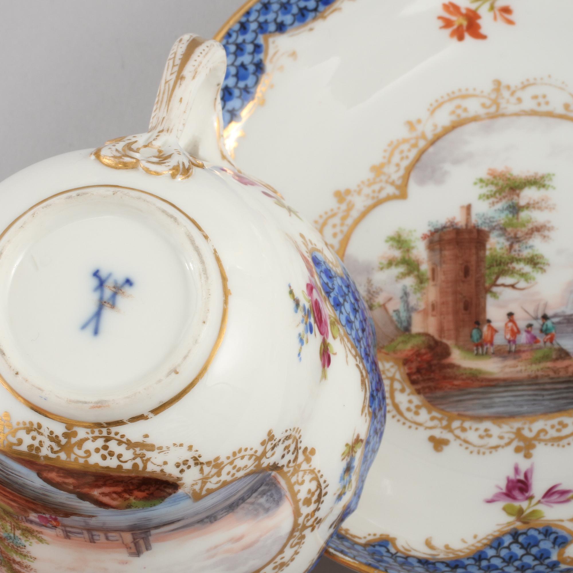 BRICKA samt koppar, 2 st, porslin, delvis märkta med Meissen-märke, 1900-tal.