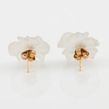 Brooch and earrings, floral, 18K gold with carved rock crystal and rose-cut diamonds.