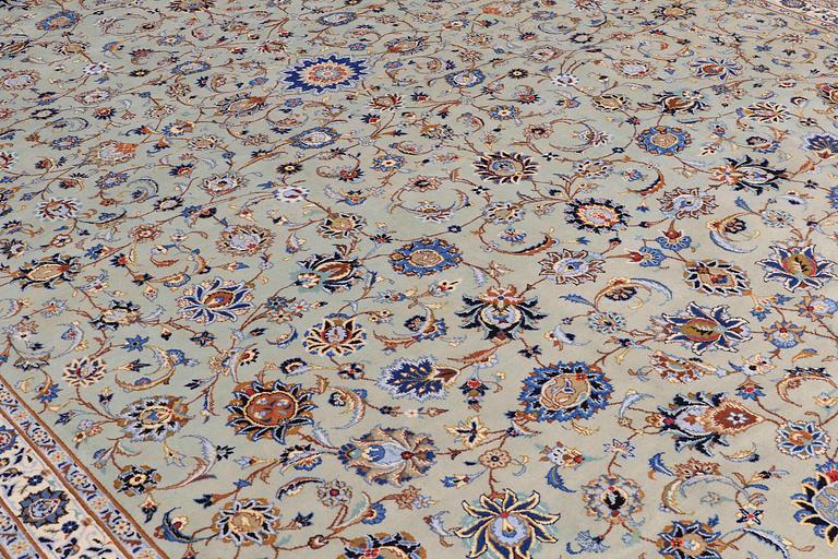 A carpet, Kashan, ca 590 x 418 cm.