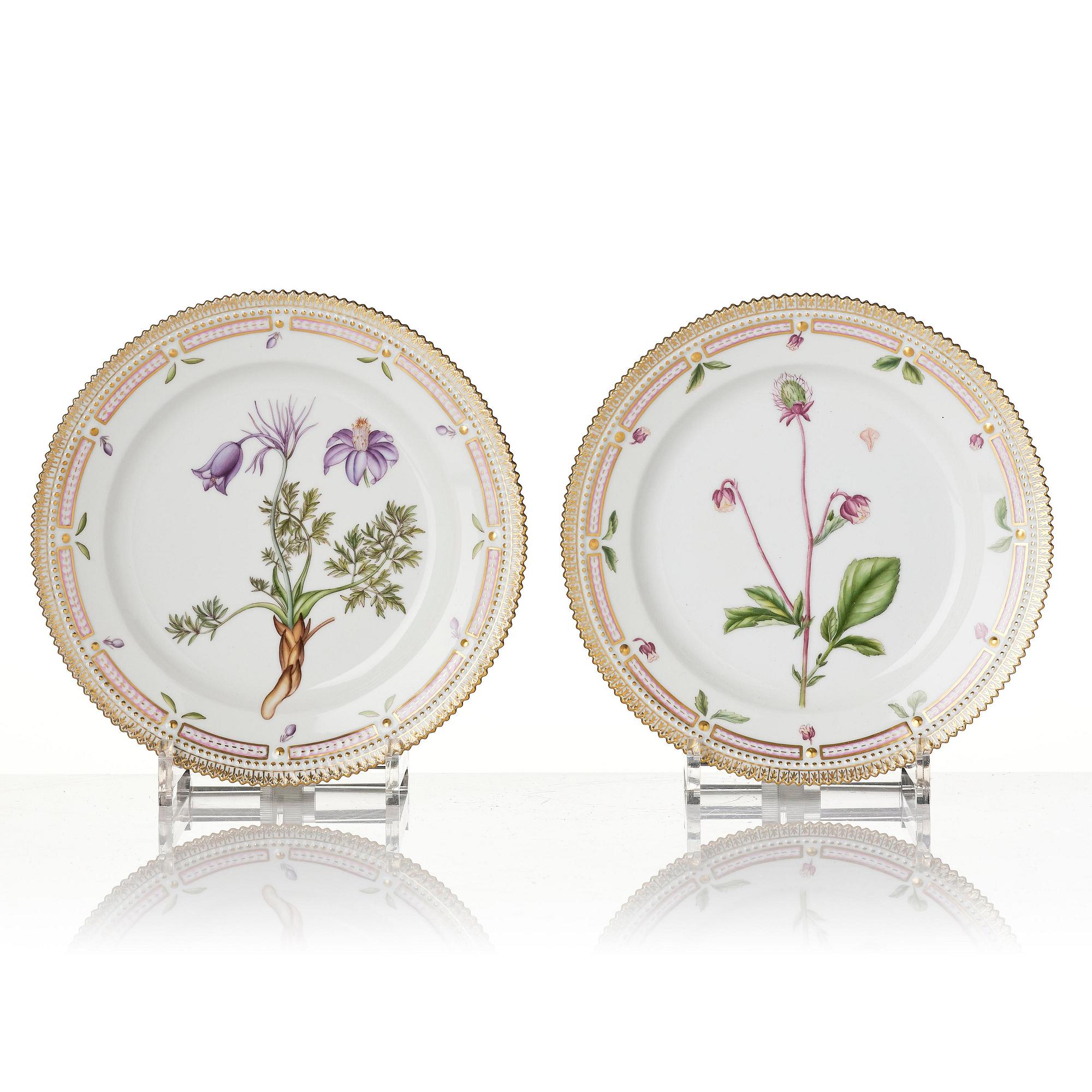 A set of 12 Royal Copenhagen 'Flora Danica' lunch plates, Denmark, 20th century.
