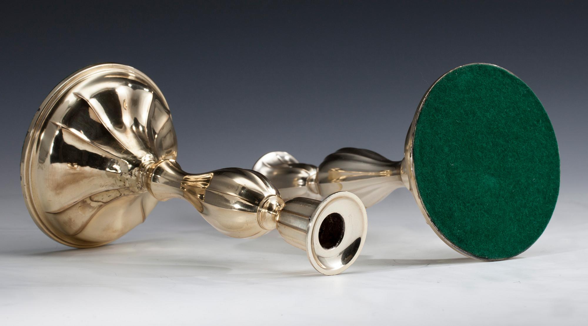 LJUSSTAKAR, ett par, förgyllt silver, svenska kontrollstämplar 1900-talets slut.